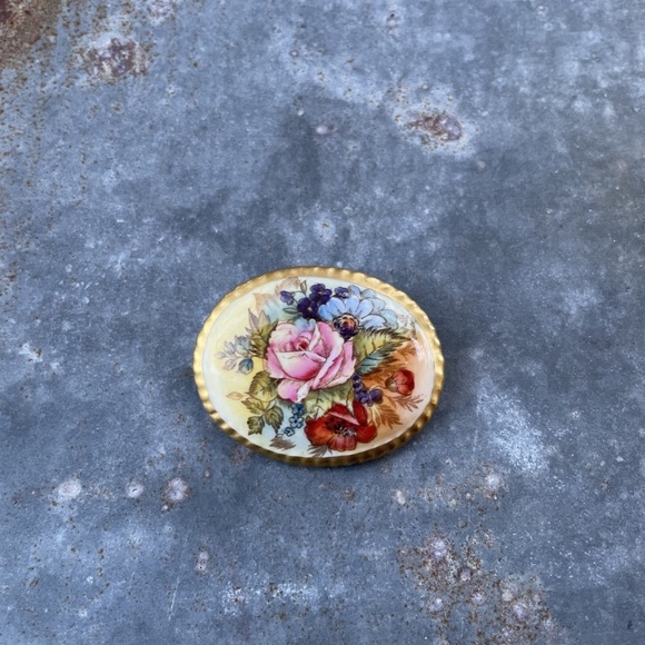 Aynsley floral Fine Bone China 'Cabbage Rose' Brooch signed J.A. Bailey - Picture 3 of 4